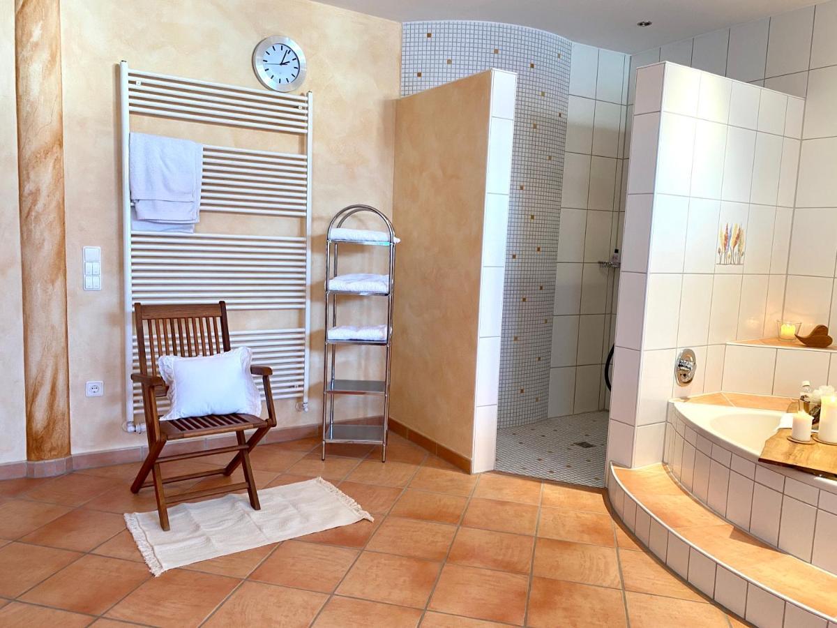 Private Spa Mit Sauna Und Whirlpool Schrozberg المظهر الخارجي الصورة